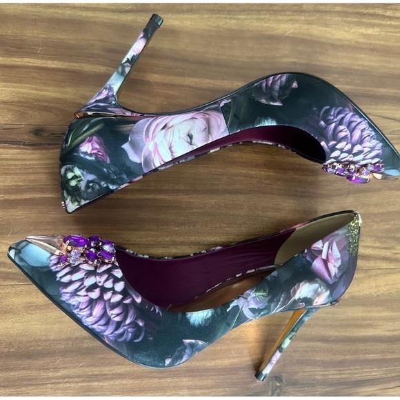 Ted Baker London floral embellished pointy toe heels size: 8.5 - Picture 4 of 4